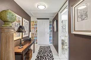 7461 W Country Club Dr N, Sarasota, FL 34243 - Photo 4