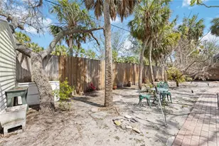 711 Birdsong Ln, Sarasota, FL 34242 - Photo 36