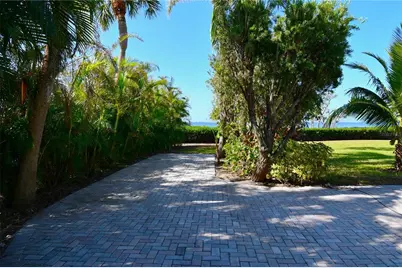 7676 Westmoreland Drive, Sarasota, FL 34243 - Photo 4