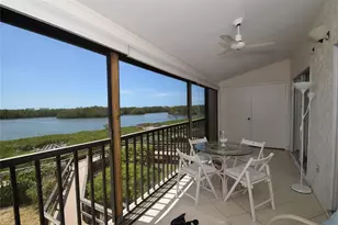 1512 Pelican Point Dr, Sarasota, FL 34231 - Photo 10