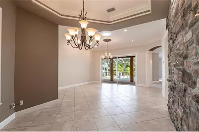 4915 Old Tree Place, Sarasota, FL 34233 - Photo 8