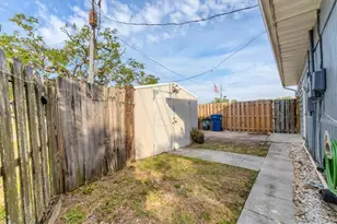 1320 Magellan Dr, Sarasota, FL 34243 - Photo 30