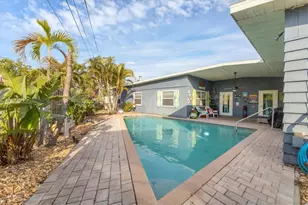 1320 Magellan Dr, Sarasota, FL 34243 - Photo 26