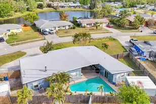 1320 Magellan Dr, Sarasota, FL 34243 - Photo 32