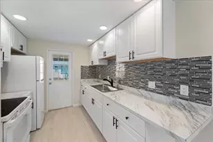 425 Skylark Ln NW, Port Charlotte, FL 33952 - Photo 10