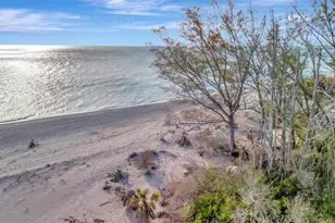 8555 Heron Lagoon Cir, Sarasota, FL 34242 - Photo 6