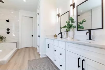 8555 Heron Lagoon Circle, Sarasota, FL 34242 - Photo 20