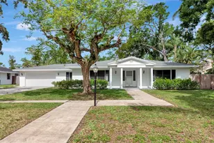 320 25th St W, Bradenton, FL 34205 - Photo 1