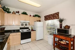 7685 Plantation Cir, University Park, FL 34201 - Photo 10