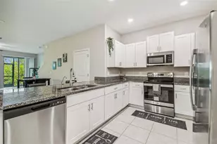 633 Royal Empress Dr, Ruskin, FL 33570 - Photo 2