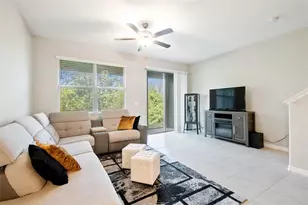 633 Royal Empress Dr, Ruskin, FL 33570 - Photo 8