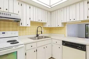 1330 Glen Oaks Dr E, Sarasota, FL 34232 - Photo 10