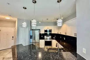 8325 38th St Cir E, Sarasota, FL 34243 - Photo 2