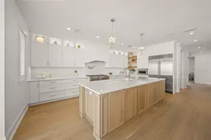 619 Key Royale Dr, Holmes Beach, FL 34217 - Photo 8