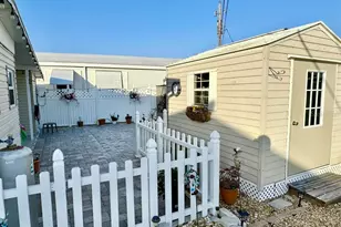 2094 Detroiter St, Sarasota, FL 34231 - Photo 10