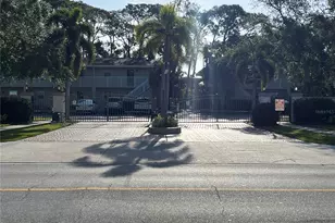 900 La Costa Cir, Sarasota, FL 34237 - Photo 4