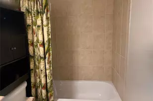 900 La Costa Cir, Sarasota, FL 34237 - Photo 18