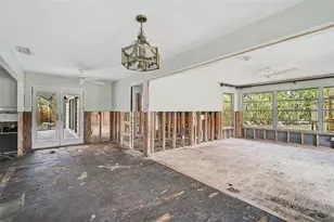 105 Island Cir, Sarasota, FL 34242 - Photo 22