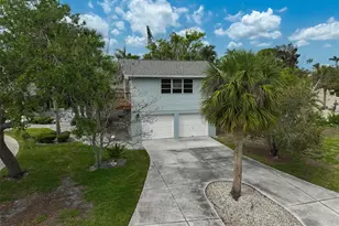 105 Island Cir, Sarasota, FL 34242 - Photo 10