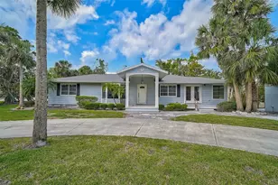 105 Island Cir, Sarasota, FL 34242 - Photo 2