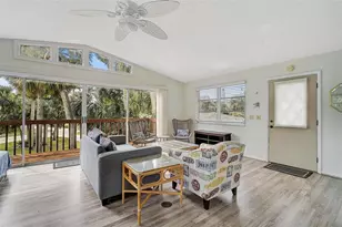 105 Island Cir, Sarasota, FL 34242 - Photo 40