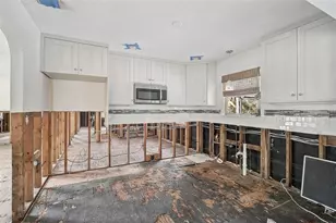 105 Island Cir, Sarasota, FL 34242 - Photo 24