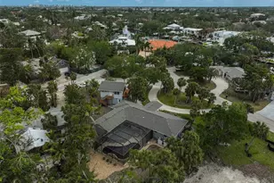 105 Island Cir, Sarasota, FL 34242 - Photo 12