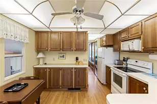 182 Crown Point Dr, Nokomis, FL 34275 - Photo 10