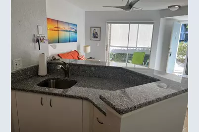 850 S Tamiami Trail #302, Sarasota, FL 34236 - Photo 2