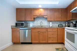 1255 E Peppertree Dr, Sarasota, FL 34242 - Photo 28