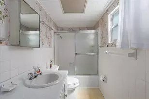 1704 4th St W, Palmetto, FL 34221 - Photo 10