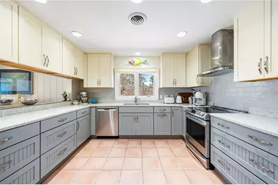 8592 Hidden Lagoon Road, Sarasota, FL 34242 - Photo 16