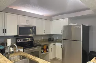 2755 Coconut Bay Ln, Sarasota, FL 34237 - Photo 12