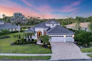 7034 Honeysuckle Trail, Lakewood Ranch, FL 34202 - Photo 2