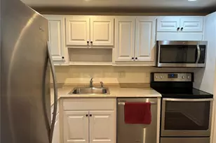 7461 W Country Club Dr N, Sarasota, FL 34243 - Photo 4