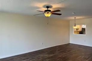 7461 W Country Club Dr N, Sarasota, FL 34243 - Photo 8