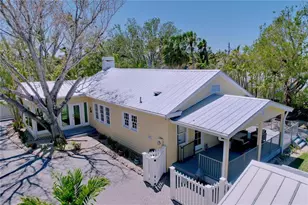 763 Siesta Dr, Sarasota, FL 34242 - Photo 4