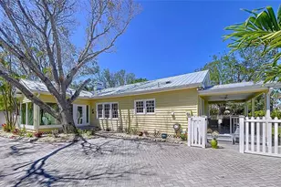 763 Siesta Dr, Sarasota, FL 34242 - Photo 12