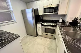 1300 N Portofino Dr, Sarasota, FL 34242 - Photo 8