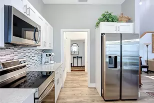 2424 Bay Dr, Bradenton, FL 34207 - Photo 14