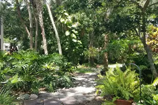 7842 Eagle Creek Dr, Sarasota, FL 34243 - Photo 2