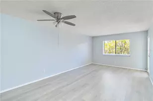 1540 Glen Oaks Dr E, Sarasota, FL 34232 - Photo 14