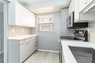 1540 Glen Oaks Dr E, Sarasota, FL 34232 - Photo 18