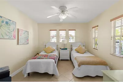 7860 Holiday Drive, Sarasota, FL 34231 - Photo 30