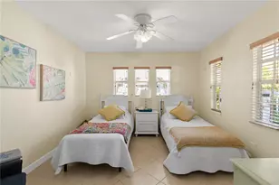 7860 Holiday Dr, Sarasota, FL 34231 - Photo 30