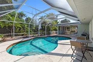 7860 Holiday Dr, Sarasota, FL 34231 - Photo 10