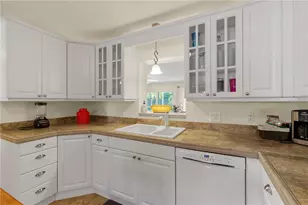 7860 Holiday Dr, Sarasota, FL 34231 - Photo 4