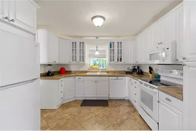 7860 Holiday Drive, Sarasota, FL 34231 - Photo 10