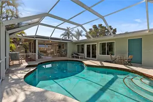 7860 Holiday Dr, Sarasota, FL 34231 - Photo 20