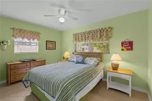 7860 Holiday Dr, Sarasota, FL 34231 - Photo 14